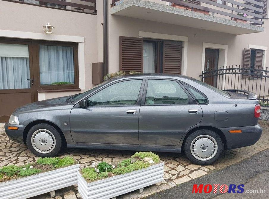 2002' Volvo S40 1,9 Td photo #1