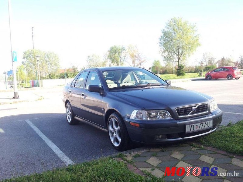 2002' Volvo S40 1,9 Td photo #2