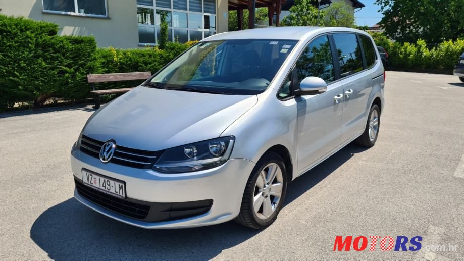 2011' Volkswagen Sharan photo #2