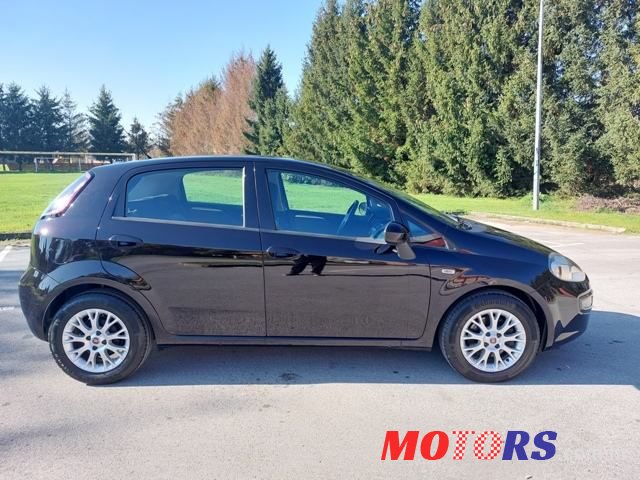 2011' Fiat Punto Evo photo #5