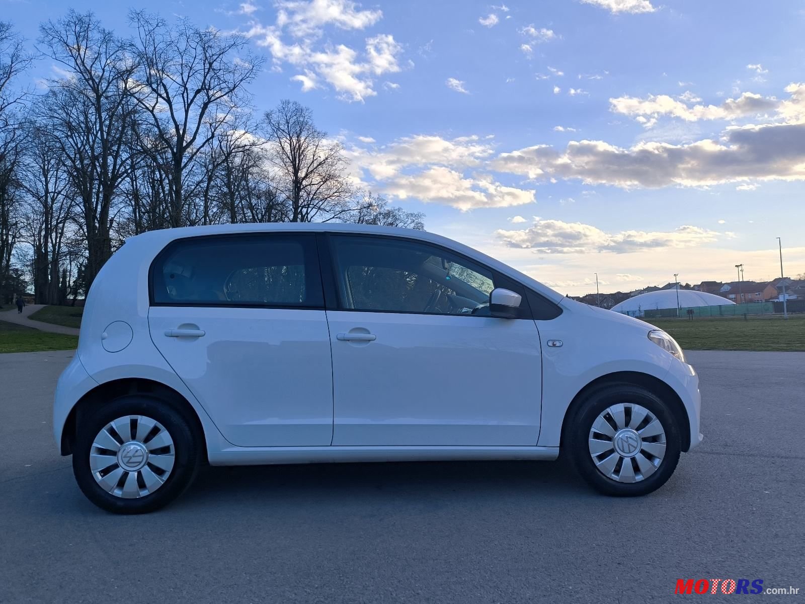 2014' Volkswagen Up! 1,0 Up! photo #3