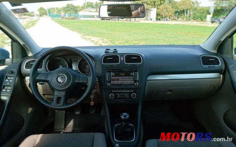 2011' Volkswagen Golf VI 1,6 Tdi photo #2