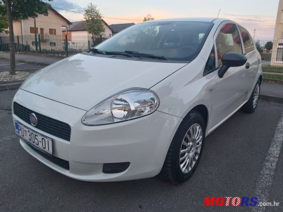 2012' Fiat Grande Punto photo #1