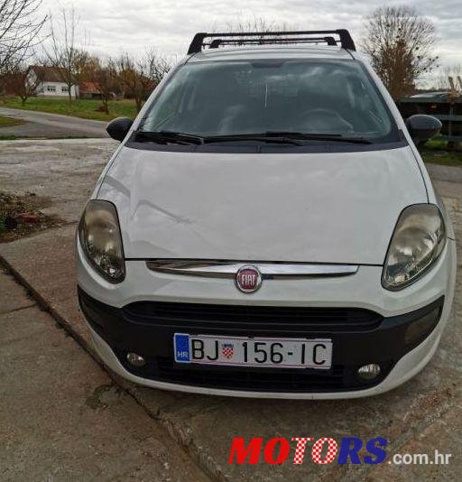 2011' Fiat Punto Evo photo #3