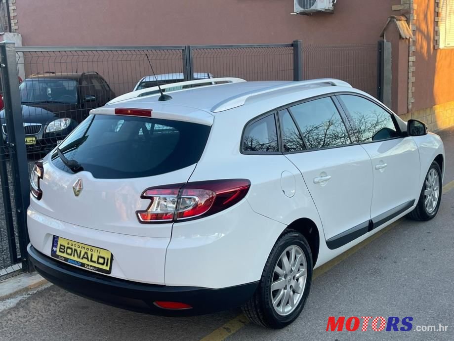 2011' Renault Megane Grandtour photo #3