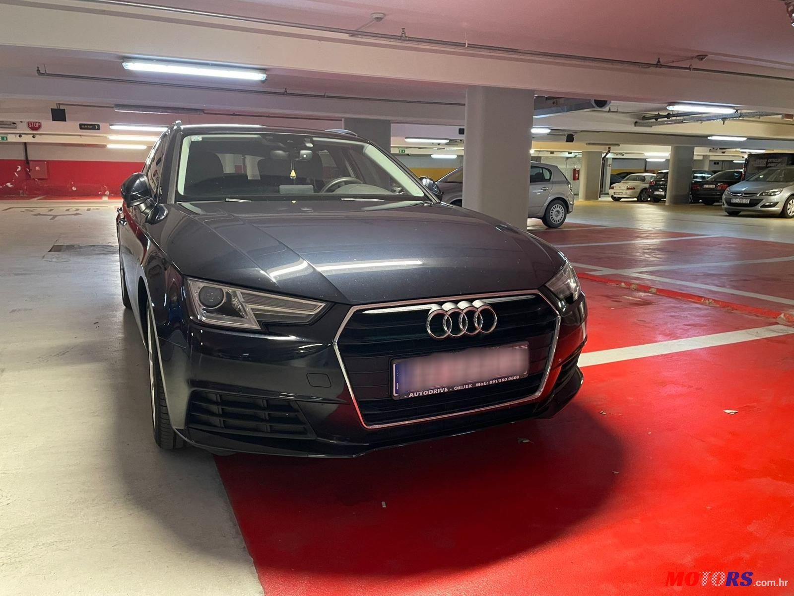 2016' Audi A4 Avant photo #2