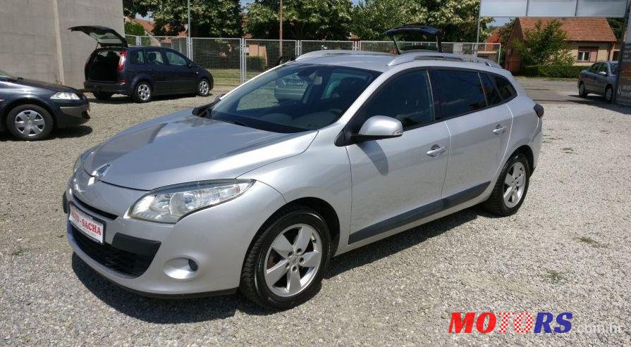 2010' Renault Megane Grandtour photo #2