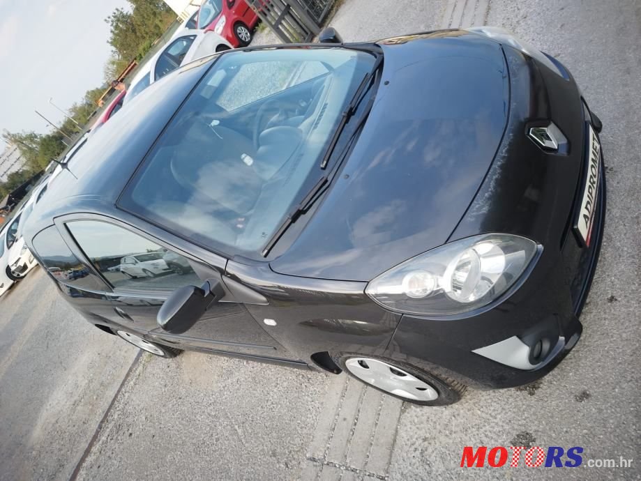 2011' Renault Twingo photo #2