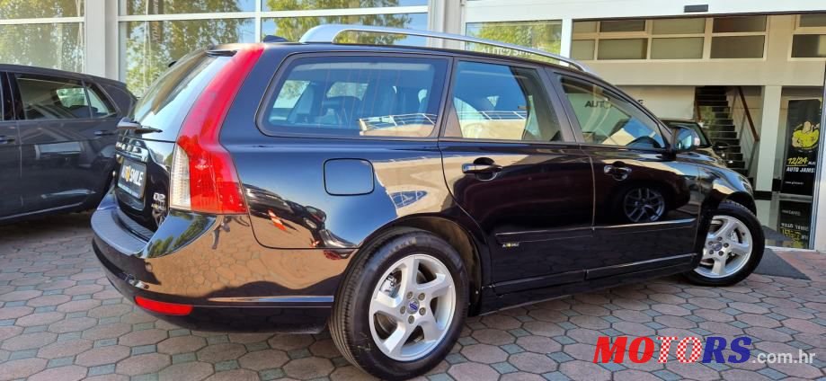 2011' Volvo V50 D2 photo #6