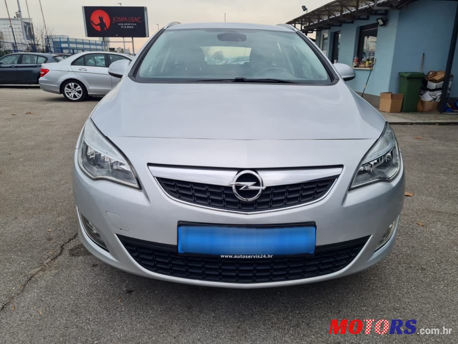 2012' Opel Astra Karavan photo #3