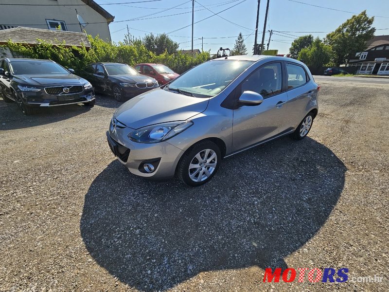 2011' Mazda 2 Sport photo #2