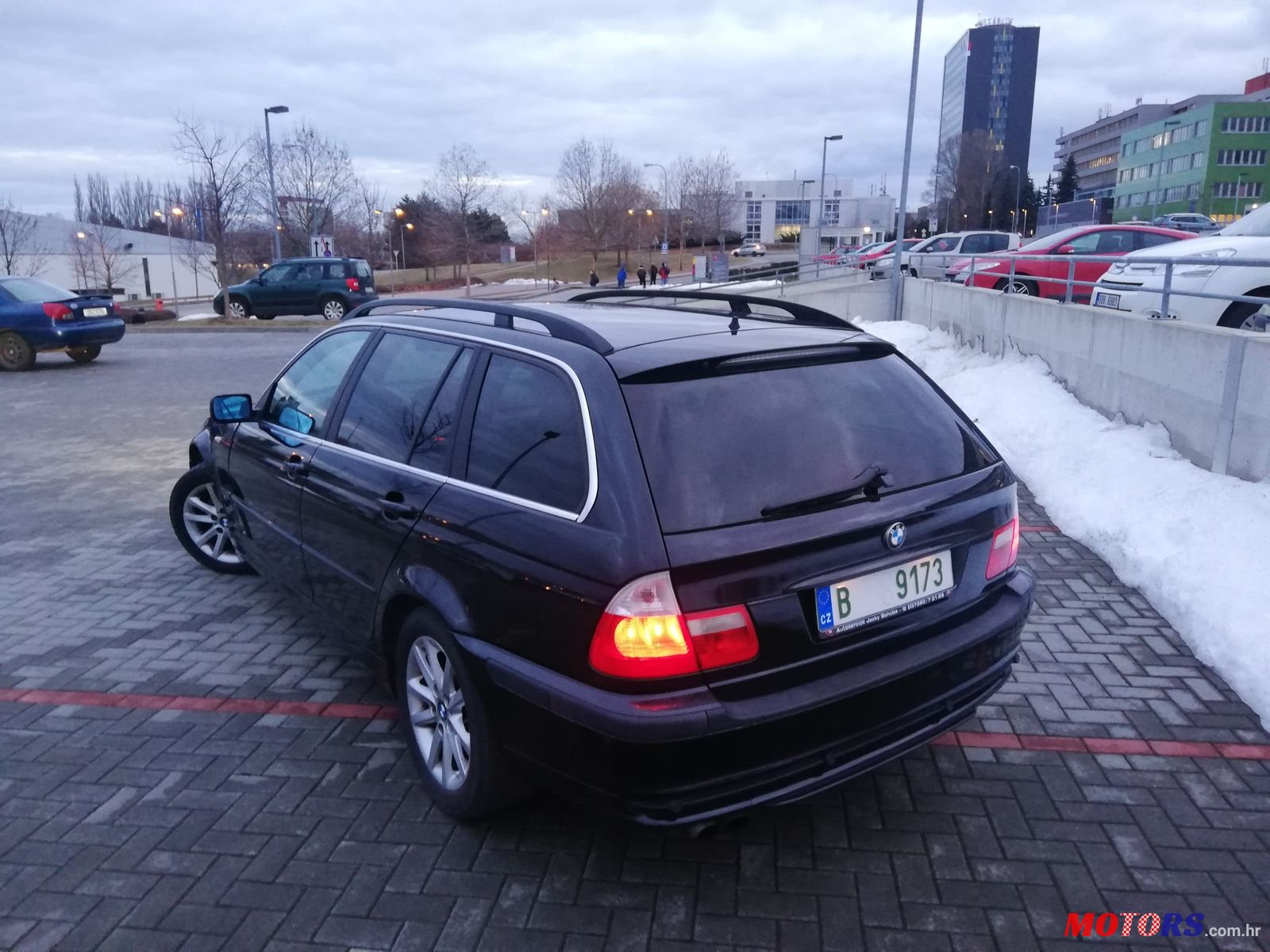 2003' BMW 320 320i Touring photo #3