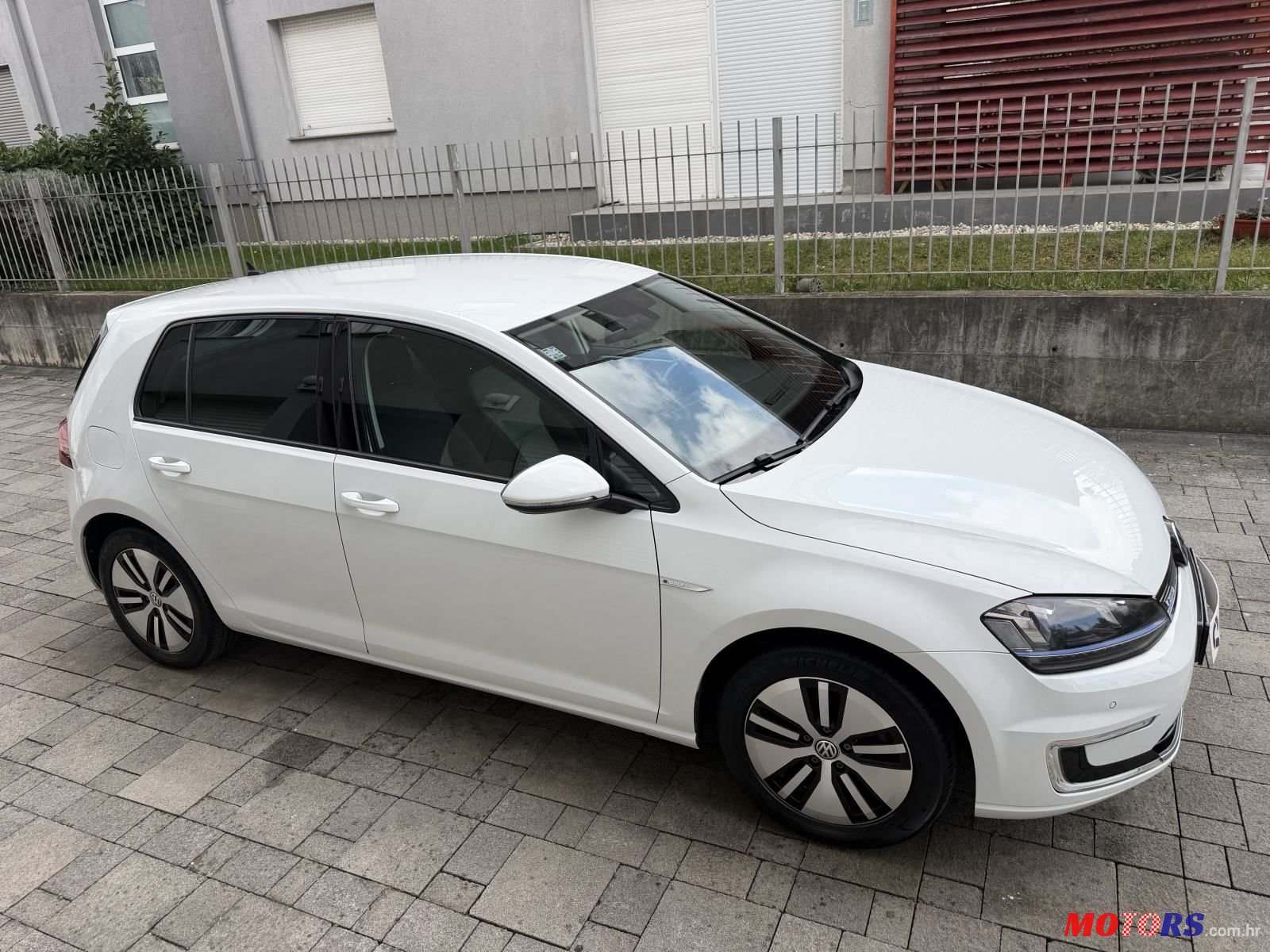 2015' Volkswagen Golf VII E-Golf photo #4