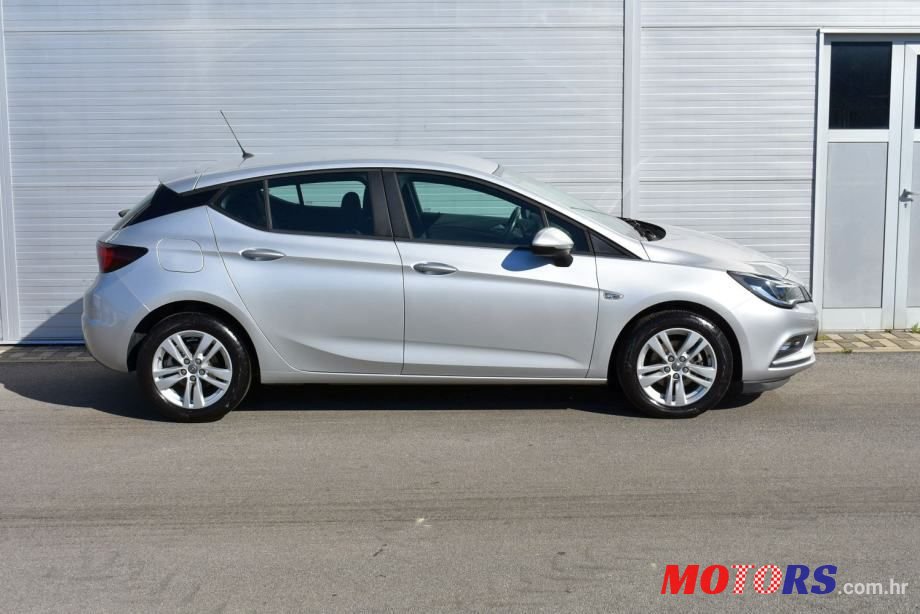 2019' Opel Astra photo #2