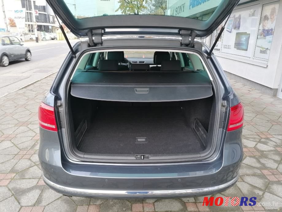 2013' Volkswagen Passat Variant photo #6