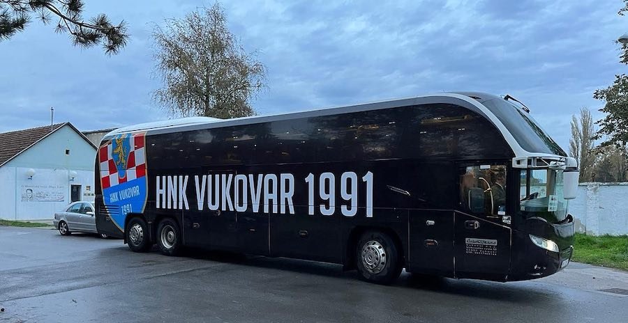 Nogometaši HNK Vukovar 1991 imaju najbolji autobus oslikan herojima grada
