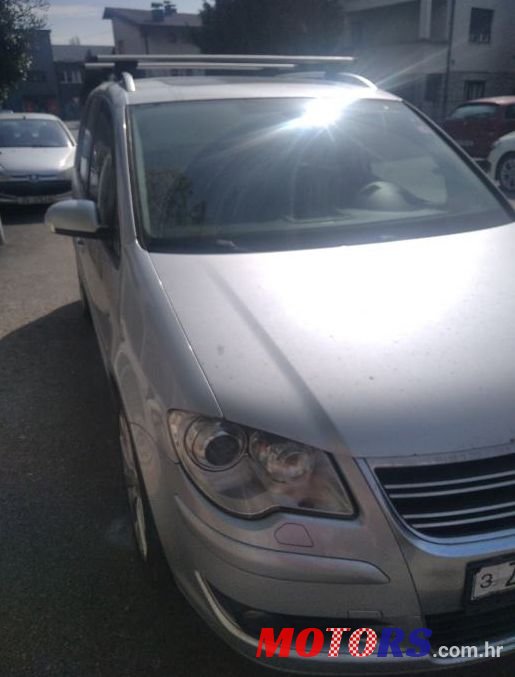 2008' Volkswagen Touran 2,0 Tdi photo #1
