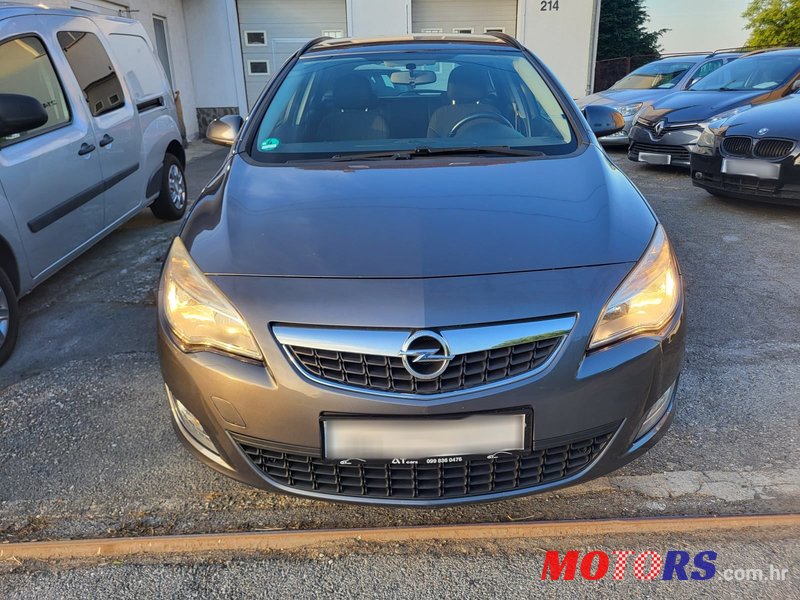 2011' Opel Astra Karavan photo #4
