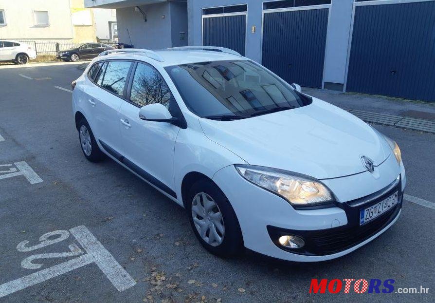 2013' Renault Megane Grandtour photo #1