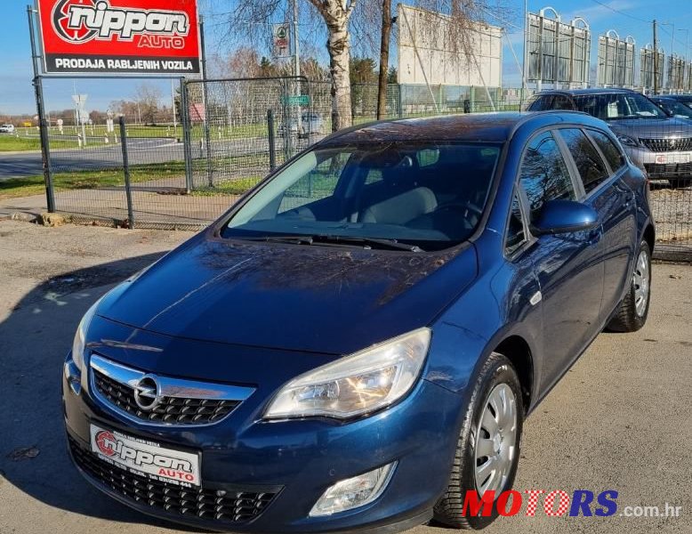 2011' Opel Astra Karavan photo #1