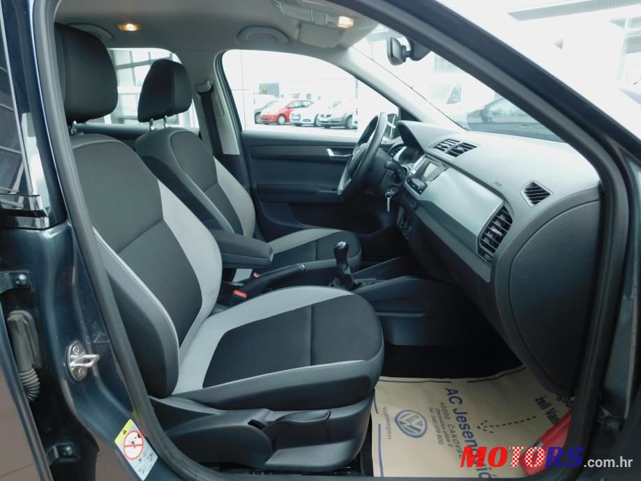 2017' Skoda Fabia Combi photo #2