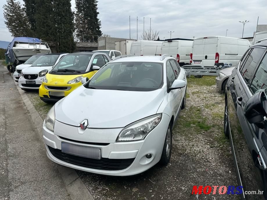 2010' Renault Megane Break photo #1