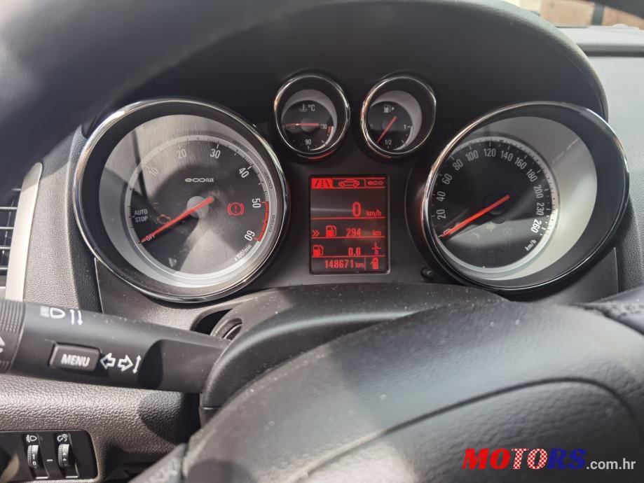 2013' Opel Astra photo #4