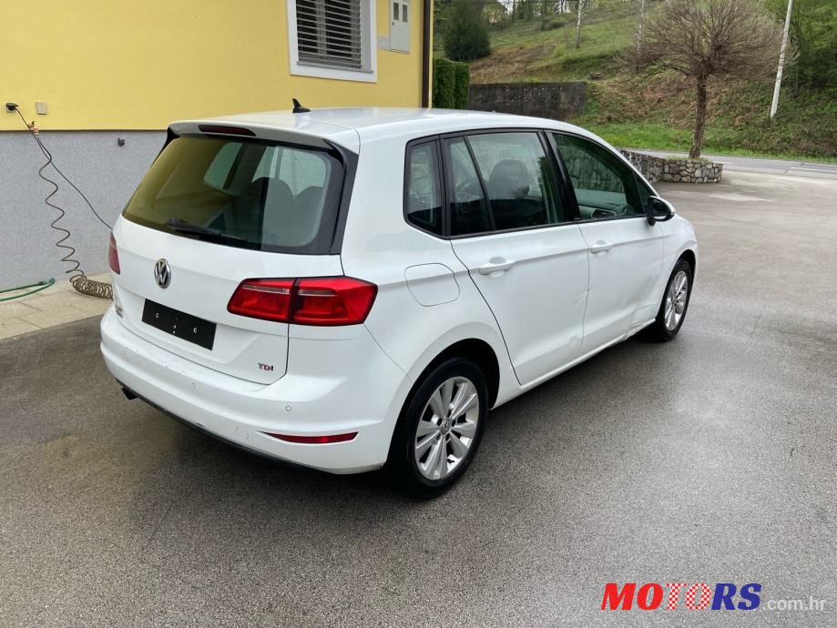 2017' Volkswagen Golf Sportsvan photo #5