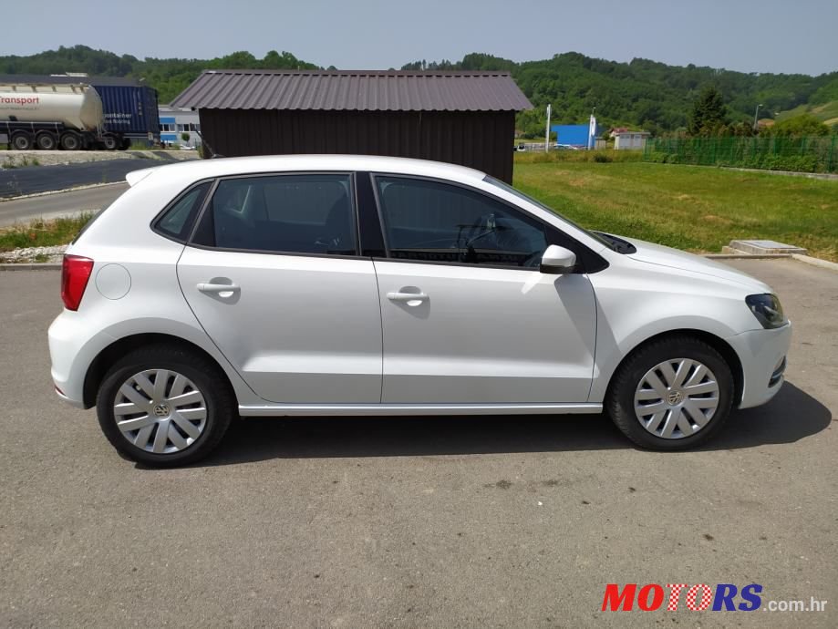 2015' Volkswagen Polo photo #4