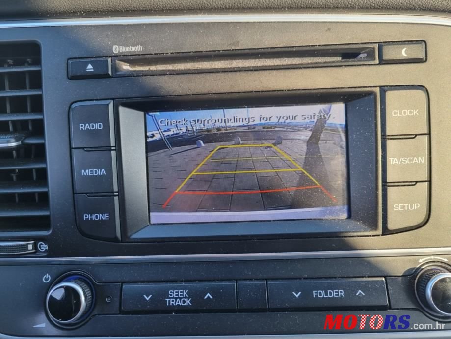 2016' Hyundai Elantra photo #4