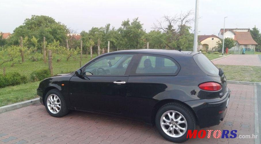 2001' Alfa Romeo 147 1,6 Ts photo #2