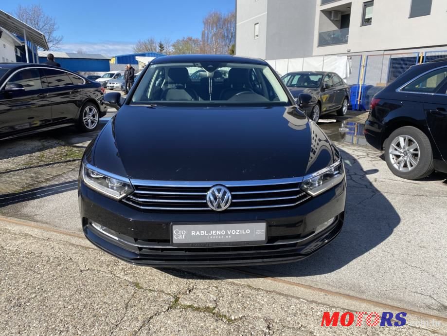 2015' Volkswagen Passat photo #2