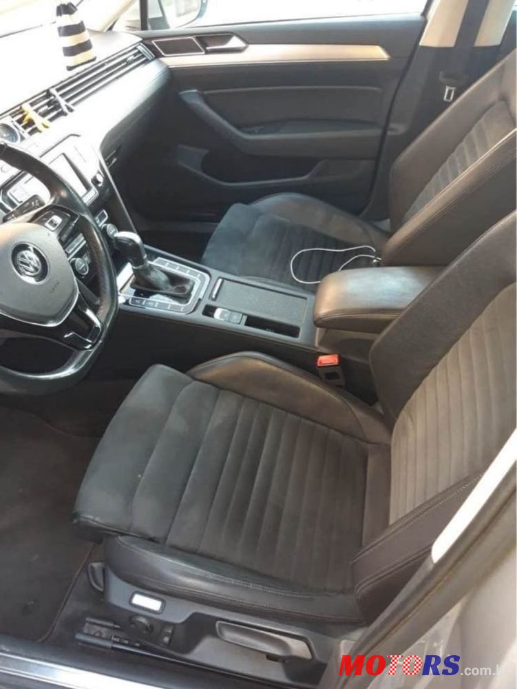 2017' Volkswagen Passat photo #6