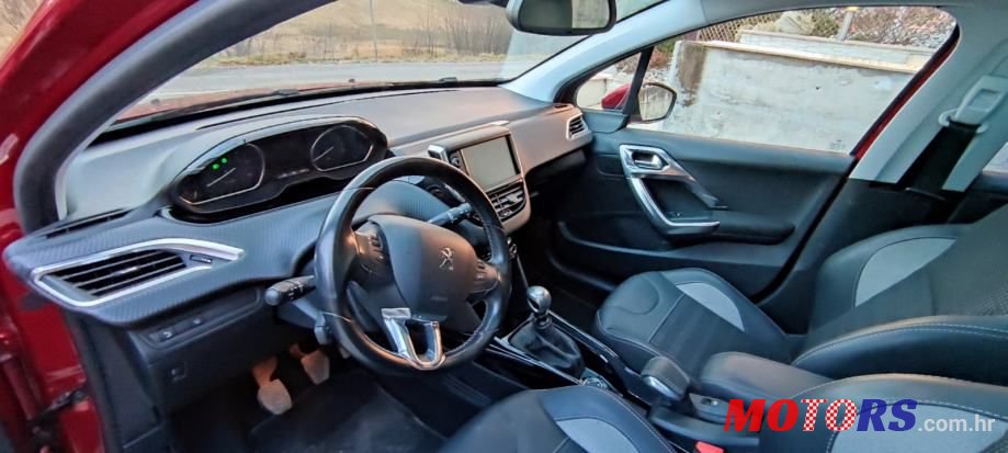 2018' Peugeot 2008 1,6 Bluehdi photo #5