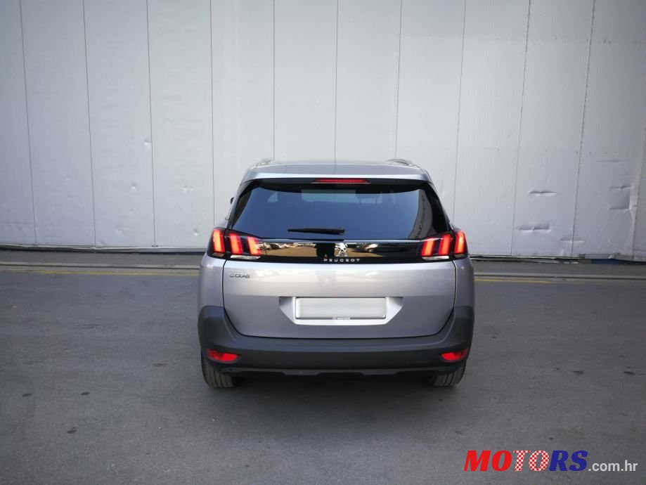 2019' Peugeot 5008 photo #5