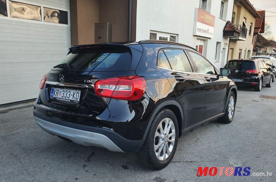 2015' Mercedes-Benz Gla 200 Cdi photo #3