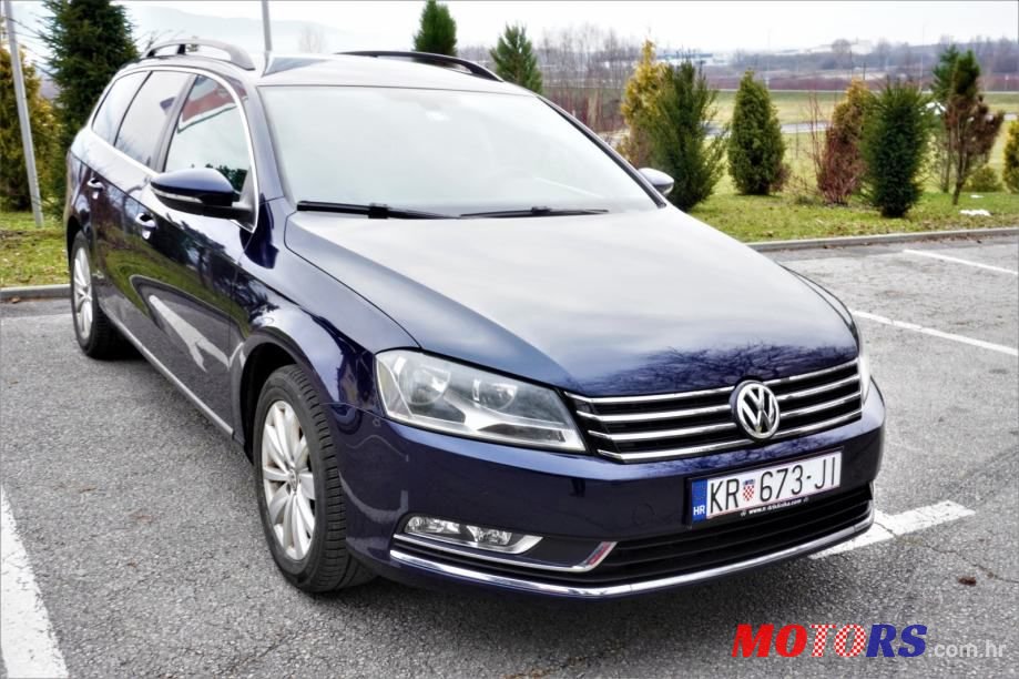 2011' Volkswagen Passat Variant photo #1