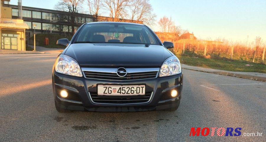 2008' Opel Astra 1,7 Cdti photo #2