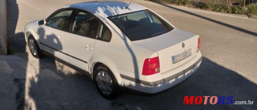 1999' Volkswagen Passat 1,6 photo #1