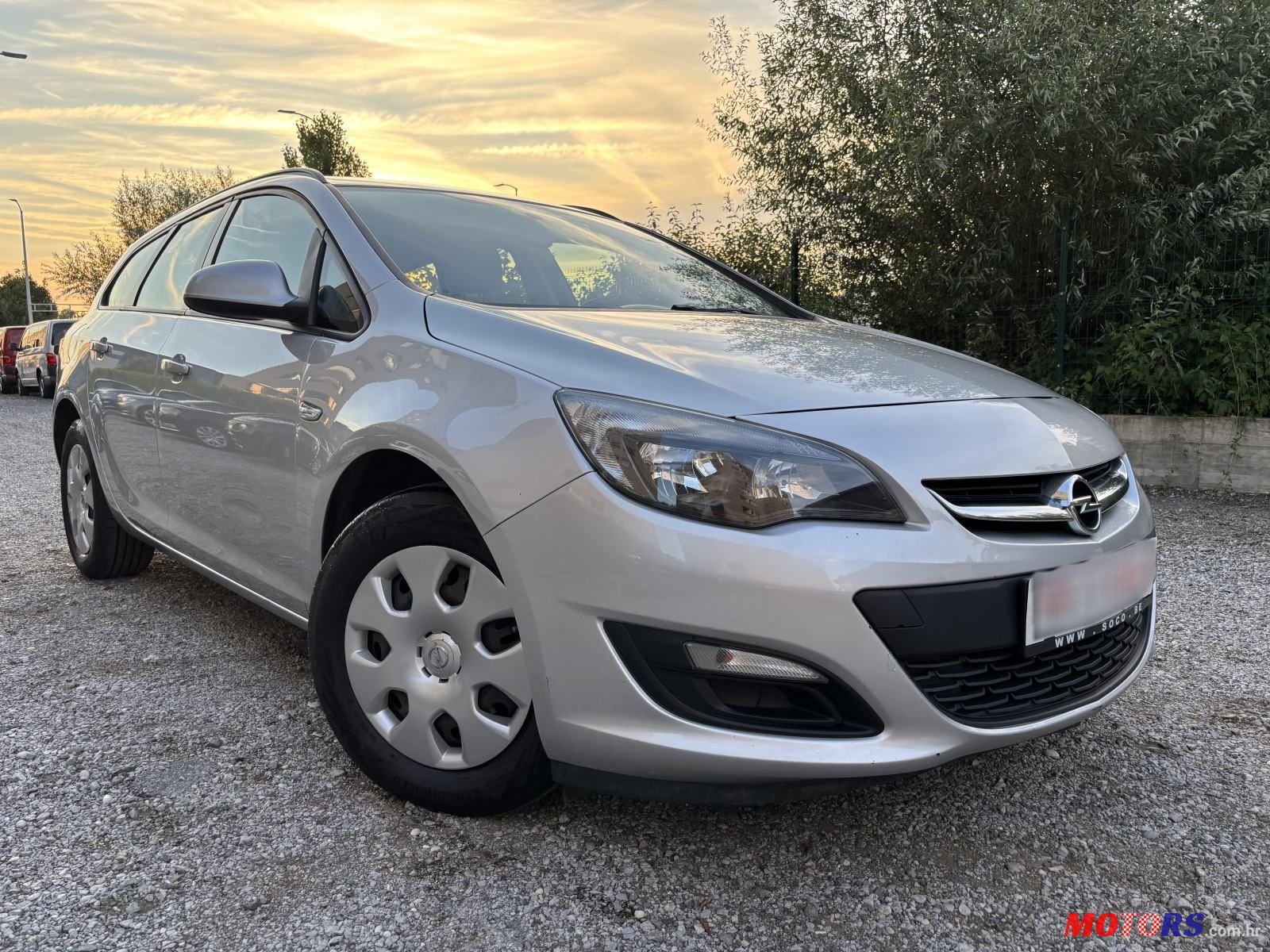 2015' Opel Astra Karavan photo #2