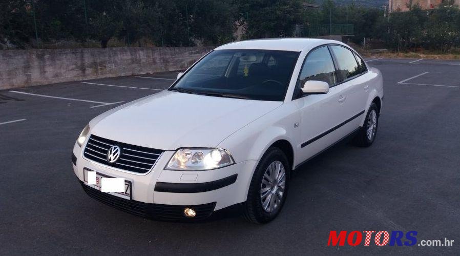 2004' Volkswagen Passat photo #1