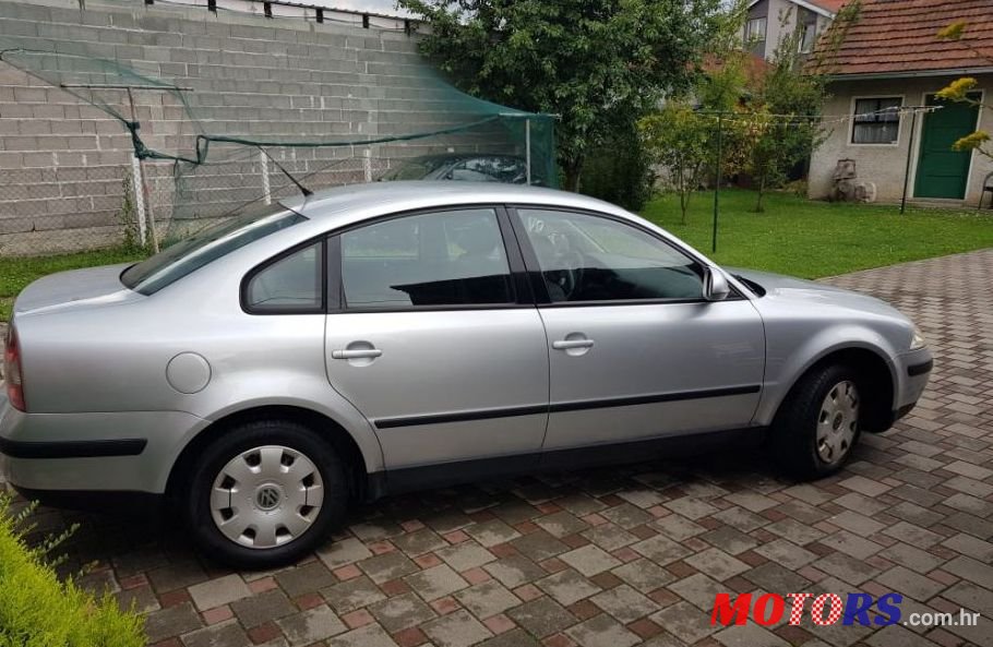 2004' Volkswagen Passat 1,9 Tdi photo #1