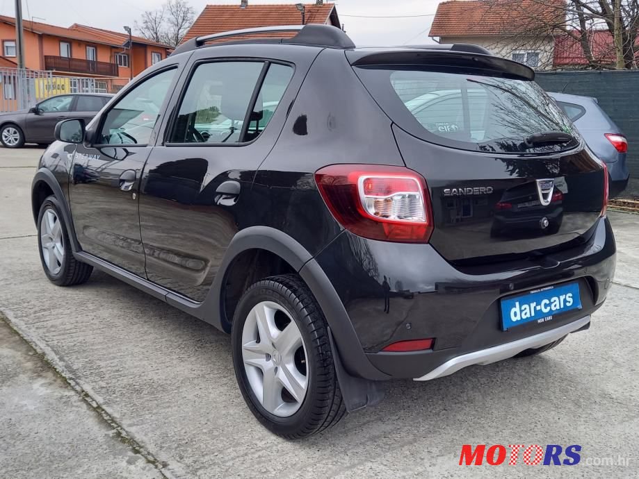 2015' Dacia Sandero photo #4