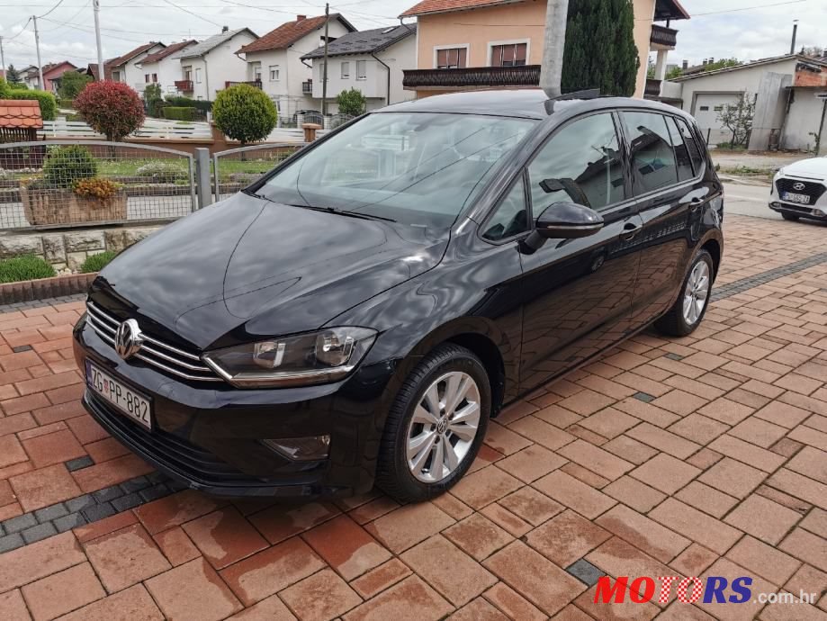 2014' Volkswagen Golf Sportsvan photo #1