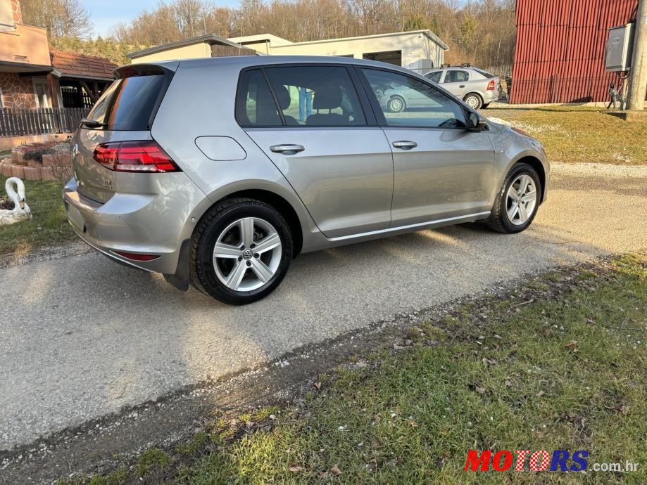 2013' Volkswagen Golf VII 1,6 Tdi photo #5