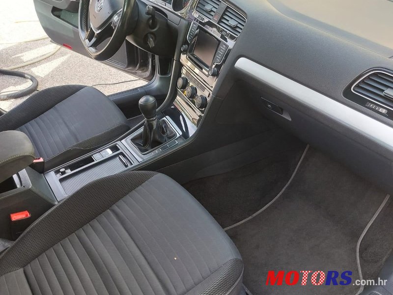 2015' Volkswagen Golf VII Variant photo #3