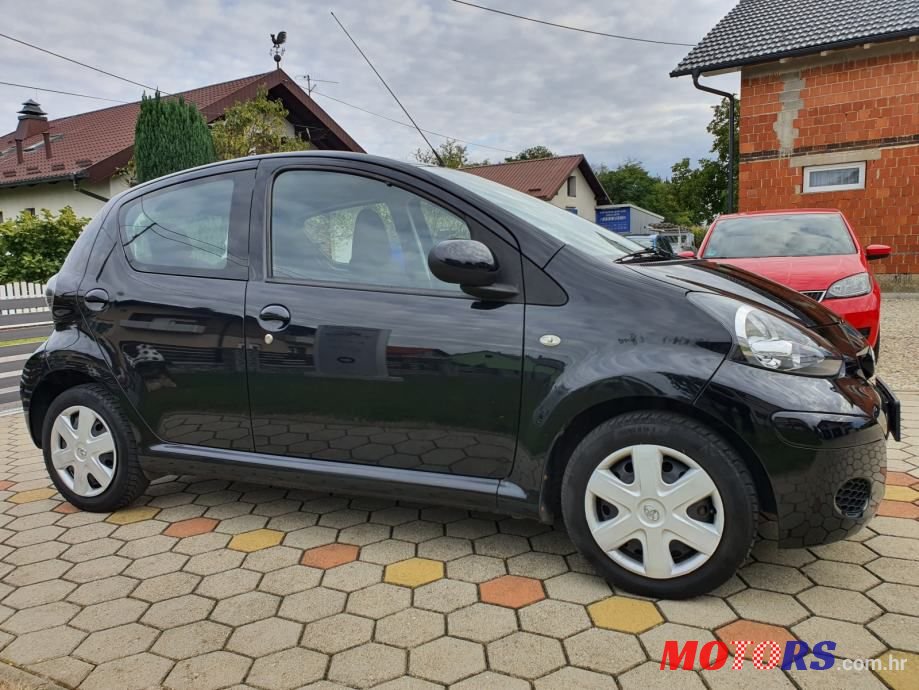 2013' Toyota Aygo photo #3