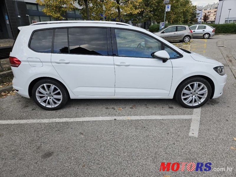 2016' Volkswagen Touran 2,0 Tdi Bmt photo #5