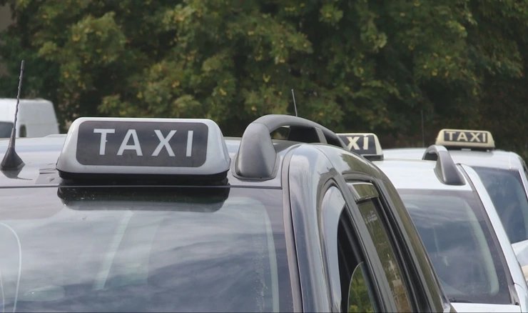 HOK: Nužno urediti tržište taksi-usluga!