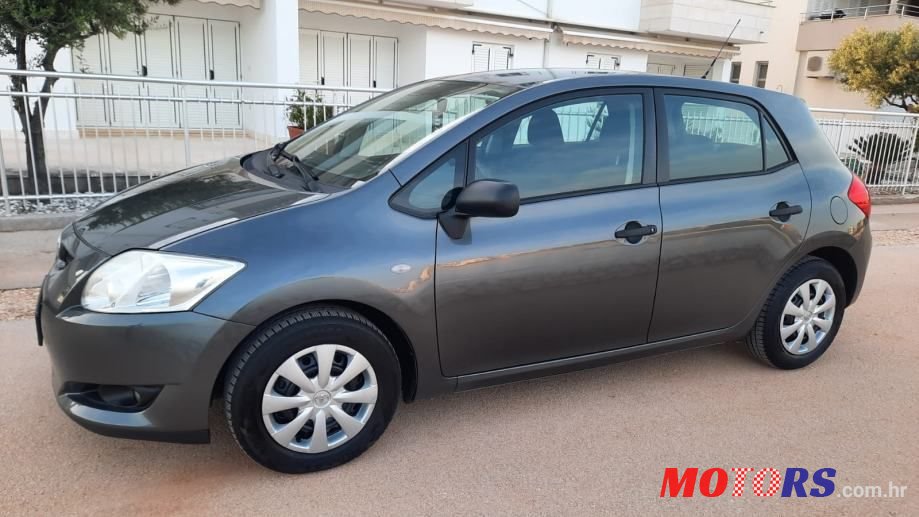 2009' Toyota Auris photo #3